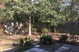 1124 Honeysuckle Court photo 4