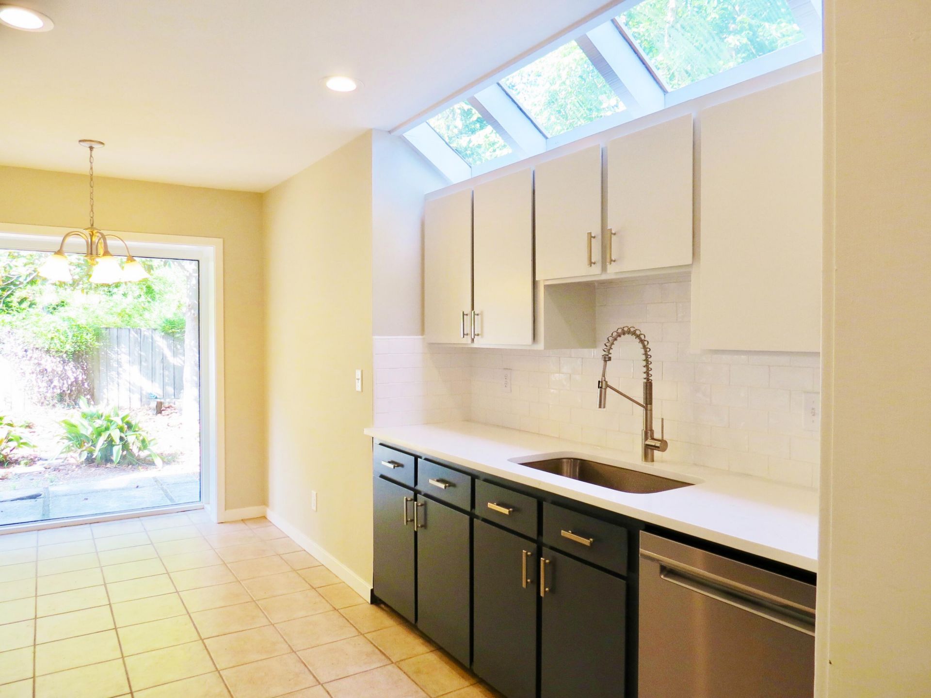 1124 Honeysuckle Court Photo 6