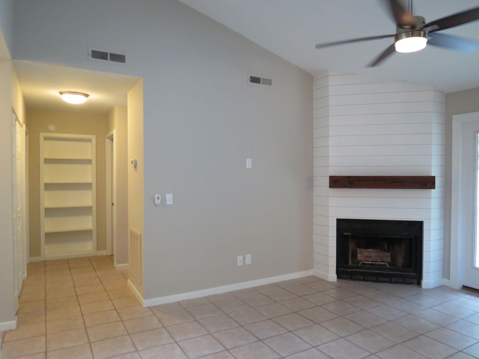 1124 Honeysuckle Court Photo 8