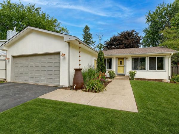 7572 Carillon Plaza W, Woodbury, MN 55125