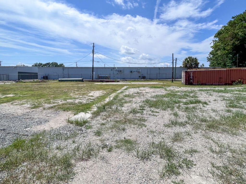 4510 Rivers Avenue  Photo 16