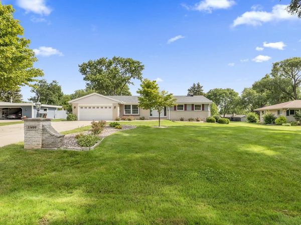 13400 W Sunny View DRIVE, New Berlin, WI 53151