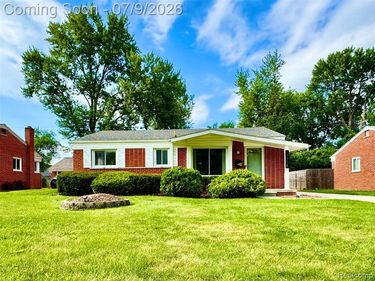 17256 Roseland Boulevard, Southfield, MI 48076