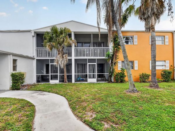 1505 Crescent Circle, Unit B24, Lake Park, FL 33403