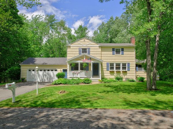 6 Surrey Lane, Cumberland, ME 04110