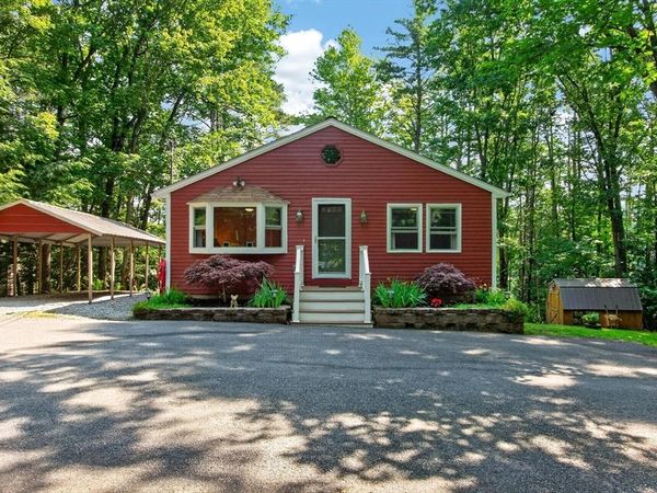 20 Iroquois Ave., Hubbardston, MA 01452
