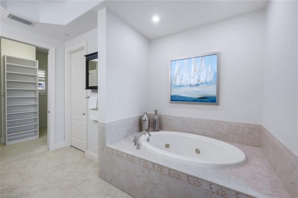 558 Avellino Isles Cir , Unit 14102, Naples, FL 34119 Photo