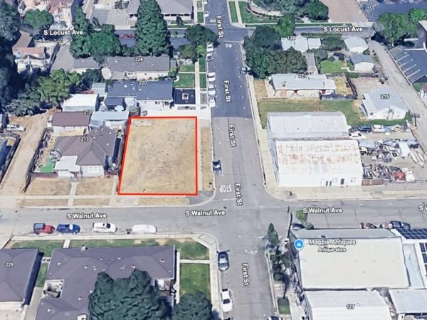 210 W 1st St, Ripon, CA 95366