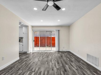 9081 Meadowdale Way, Elk Grove, CA 95624 Photo