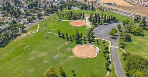 9081 Meadowdale Way, Elk Grove, CA 95624 Photo