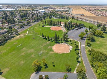9081 Meadowdale Way, Elk Grove, CA 95624 Photo