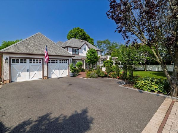 7 Yorkshire Road , Rockville Centre, NY 11570