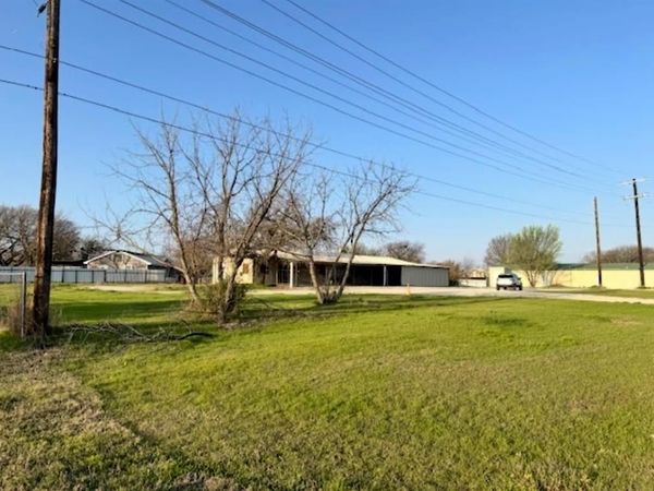 1530 E Reno Road, Reno, TX 75038