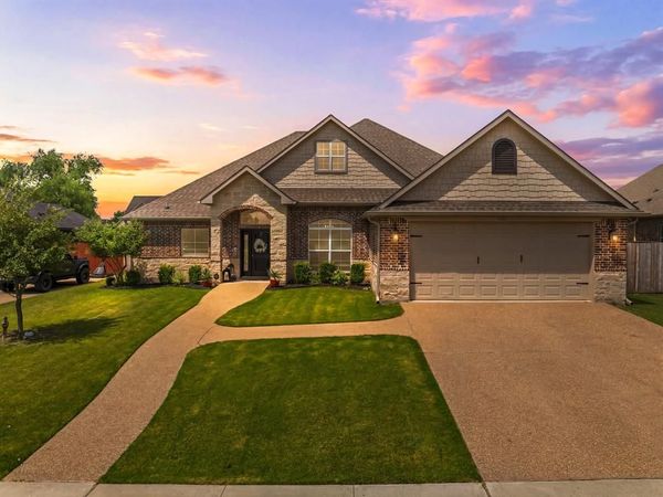 386 Cavitt Court , Robinson, TX 76706