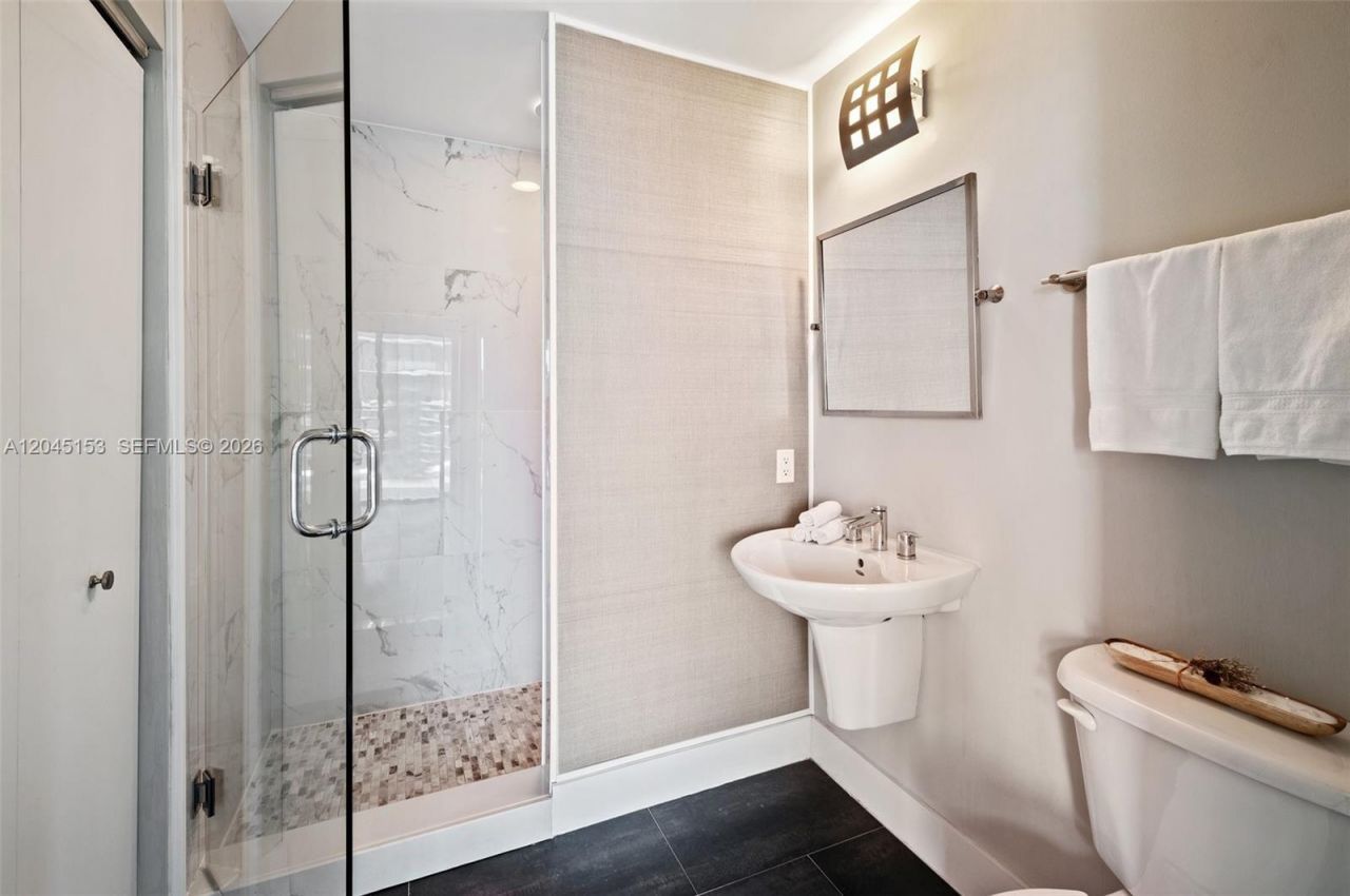 60 SW 13th St, Unit 4002, Miami, FL 33130 Photo