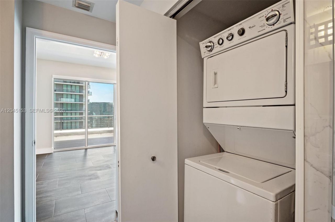 60 SW 13th St, Unit 4002, Miami, FL 33130 Photo