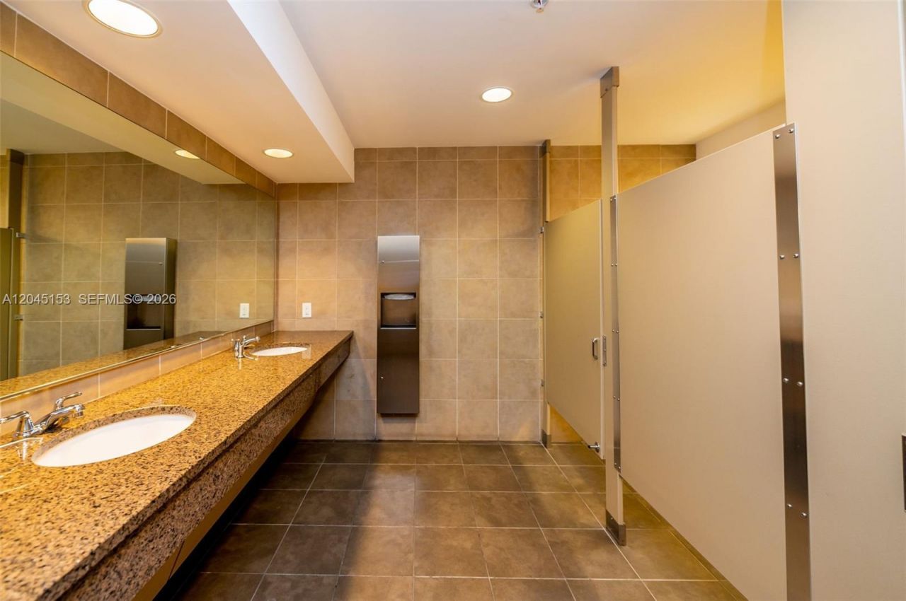 60 SW 13th St, Unit 4002, Miami, FL 33130 Photo