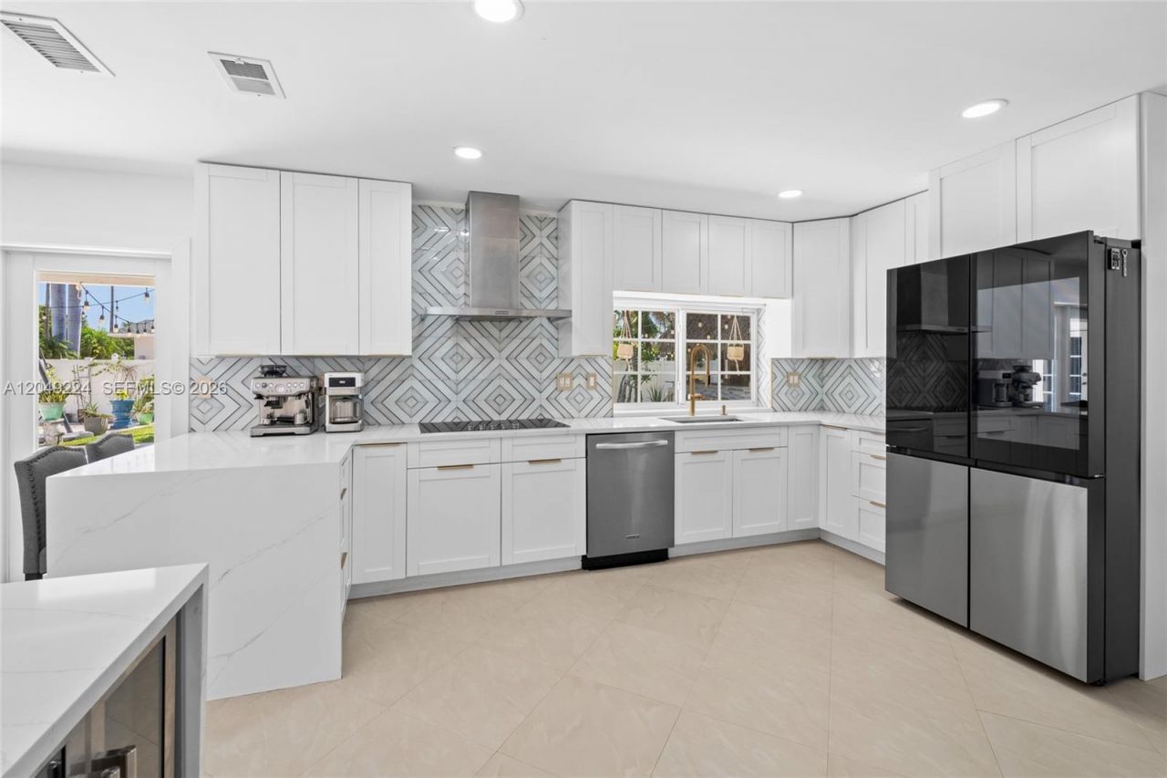 20235 Highland Lakes Blvd , Miami, FL 33179 Photo