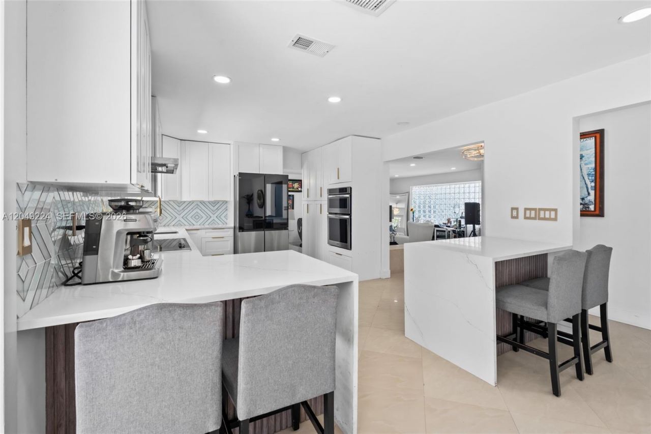 20235 Highland Lakes Blvd , Miami, FL 33179 Photo