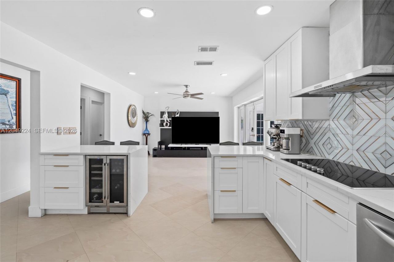 20235 Highland Lakes Blvd , Miami, FL 33179 Photo