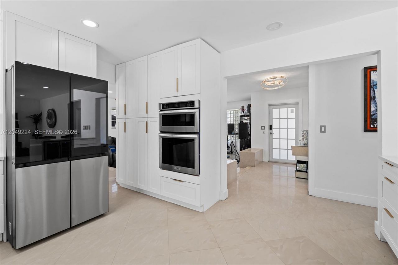 20235 Highland Lakes Blvd , Miami, FL 33179 Photo
