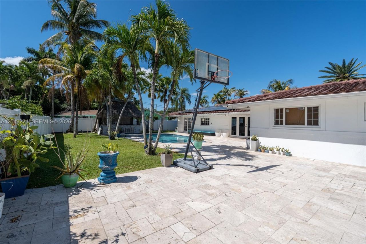 20235 Highland Lakes Blvd , Miami, FL 33179 Photo