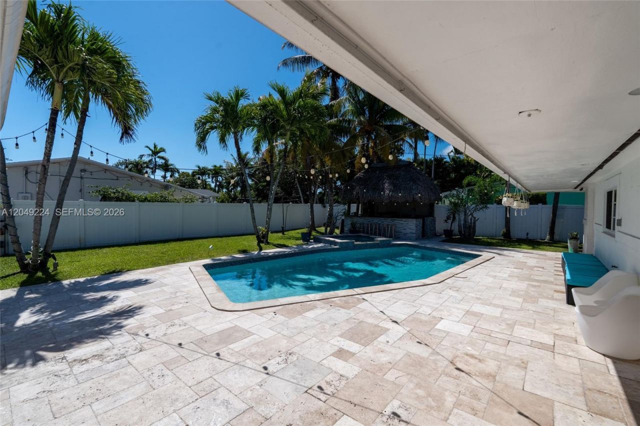20235 Highland Lakes Blvd , Miami, FL 33179 Photo