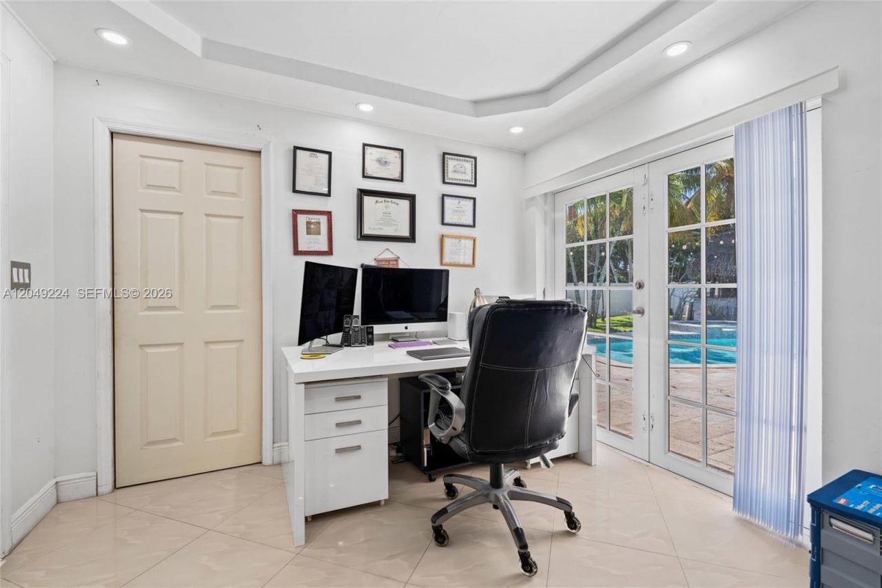 20235 Highland Lakes Blvd , Miami, FL 33179 Photo