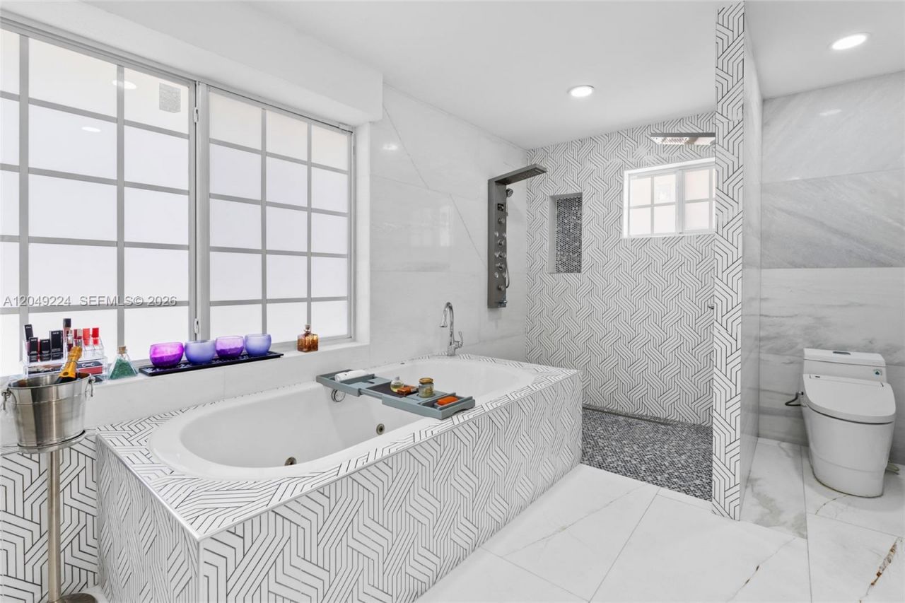 20235 Highland Lakes Blvd , Miami, FL 33179 Photo