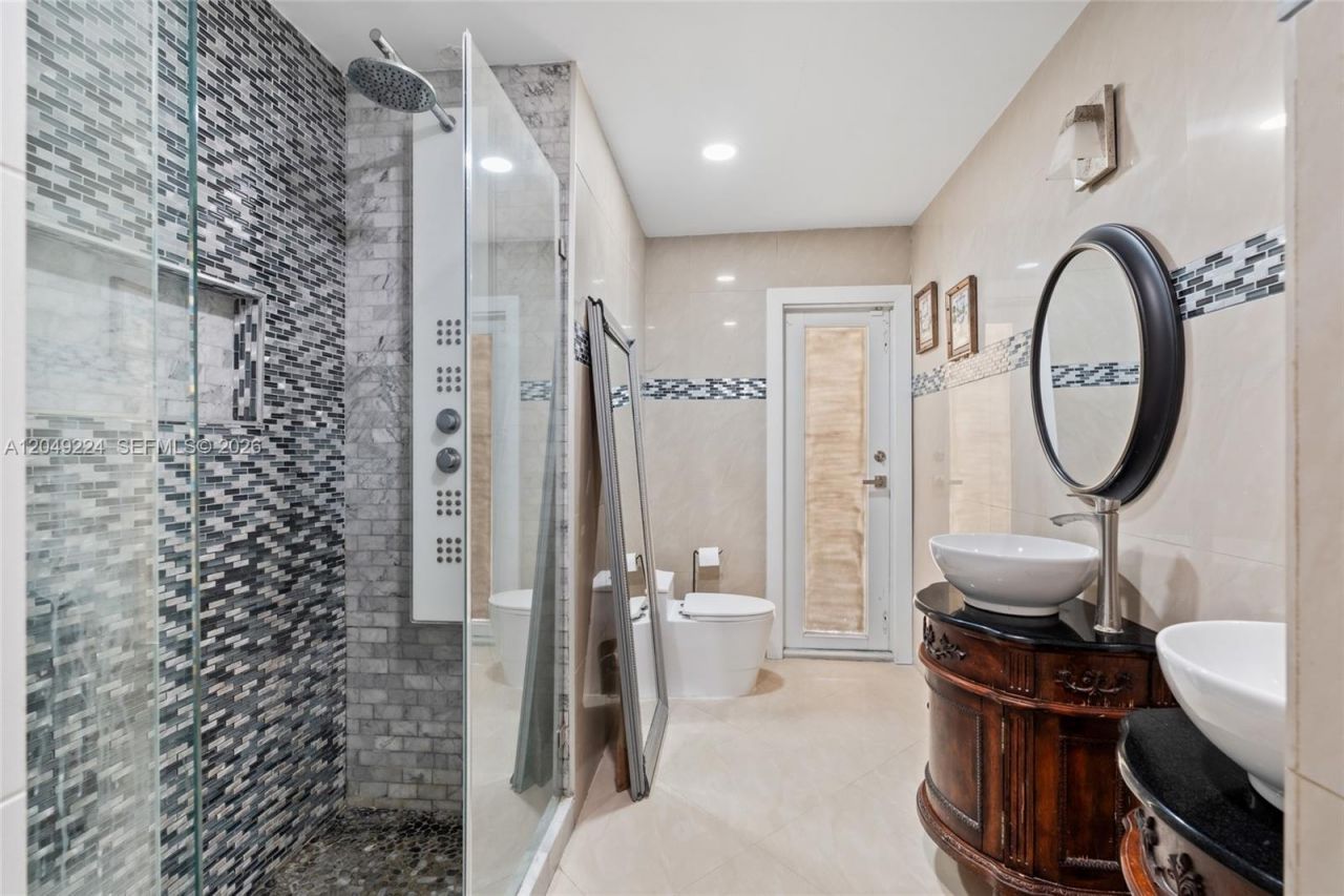 20235 Highland Lakes Blvd , Miami, FL 33179 Photo