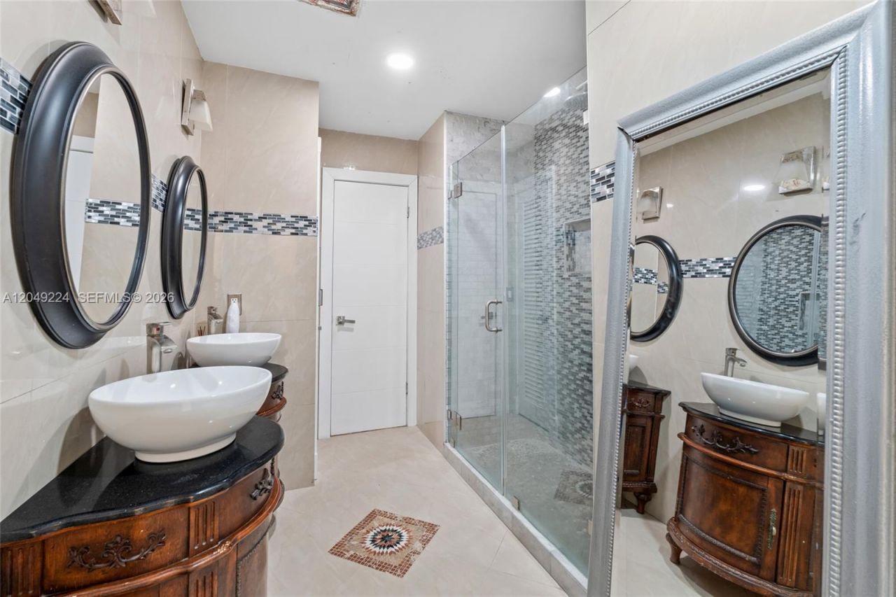 20235 Highland Lakes Blvd , Miami, FL 33179 Photo