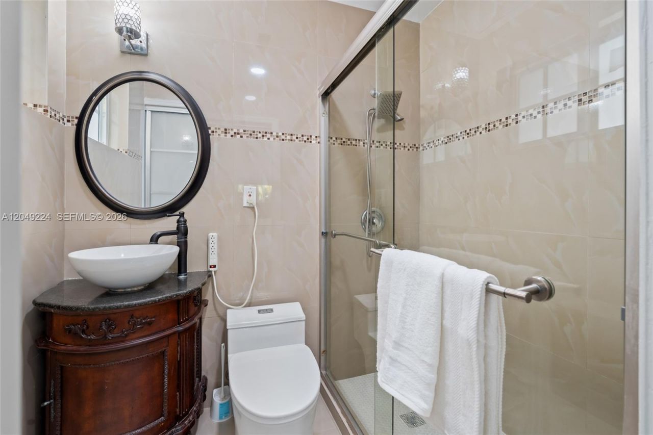 20235 Highland Lakes Blvd , Miami, FL 33179 Photo