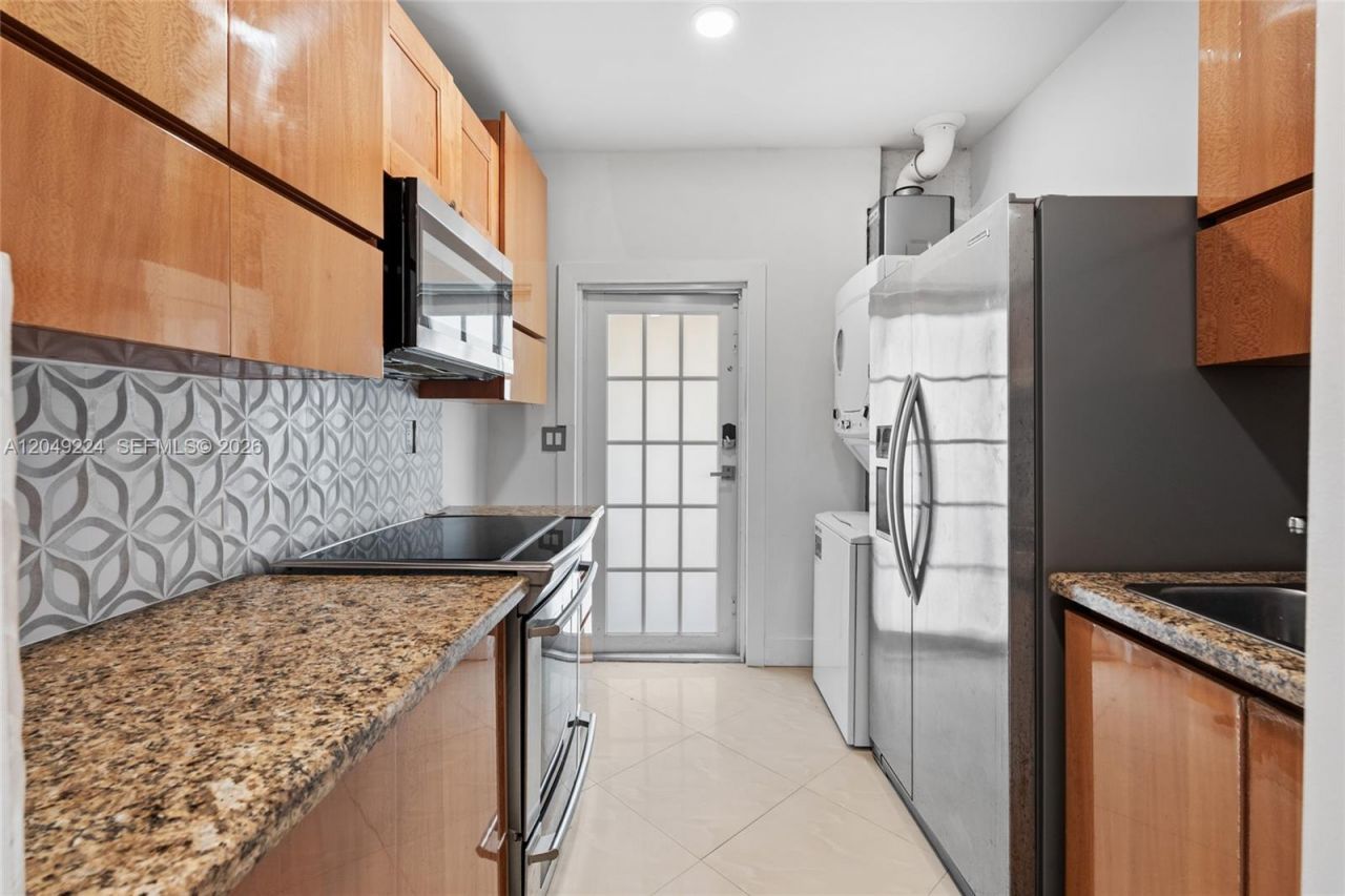 20235 Highland Lakes Blvd , Miami, FL 33179 Photo