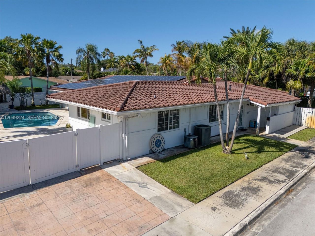 20235 Highland Lakes Blvd , Miami, FL 33179 Photo