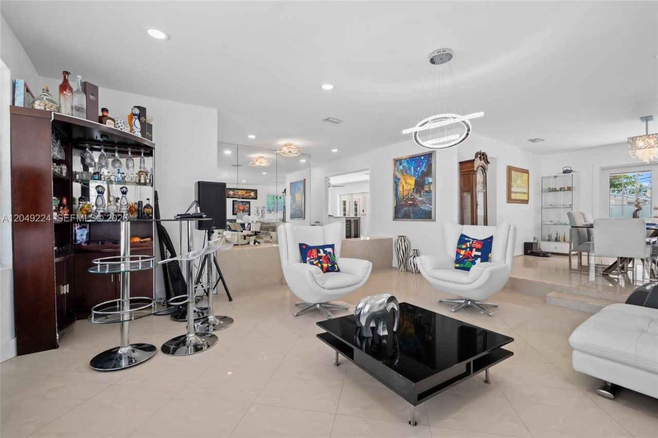 20235 Highland Lakes Blvd , Miami, FL 33179 Photo