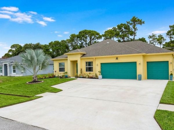 6157 NW Gatun Dr, Port St. Lucie, FL 34986
