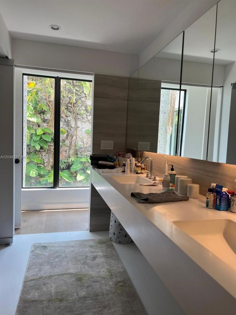 4101 Battersea Rd , Unit 1, Miami, FL 33133 Photo