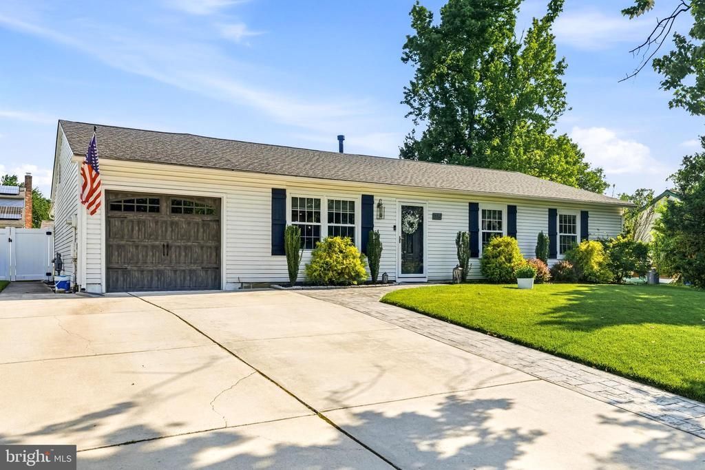 15 Grayburn Drive, Marlton, NJ 08053 Main Photo