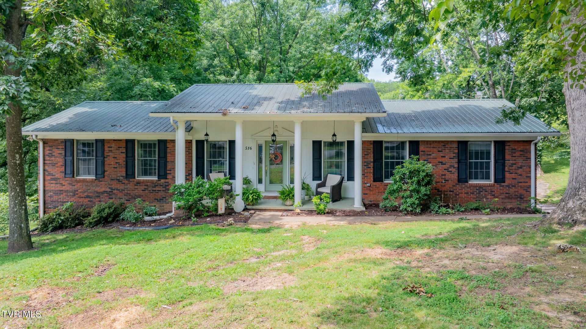 516 Bramblewood Drive, Mount Carmel, TN 37645 Main Photo