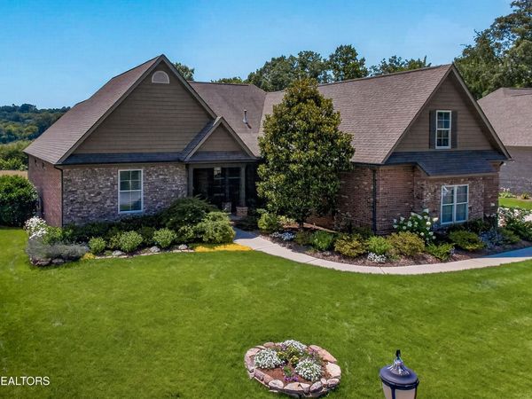955 Cobblestone Drive, Lenoir City, TN 37772