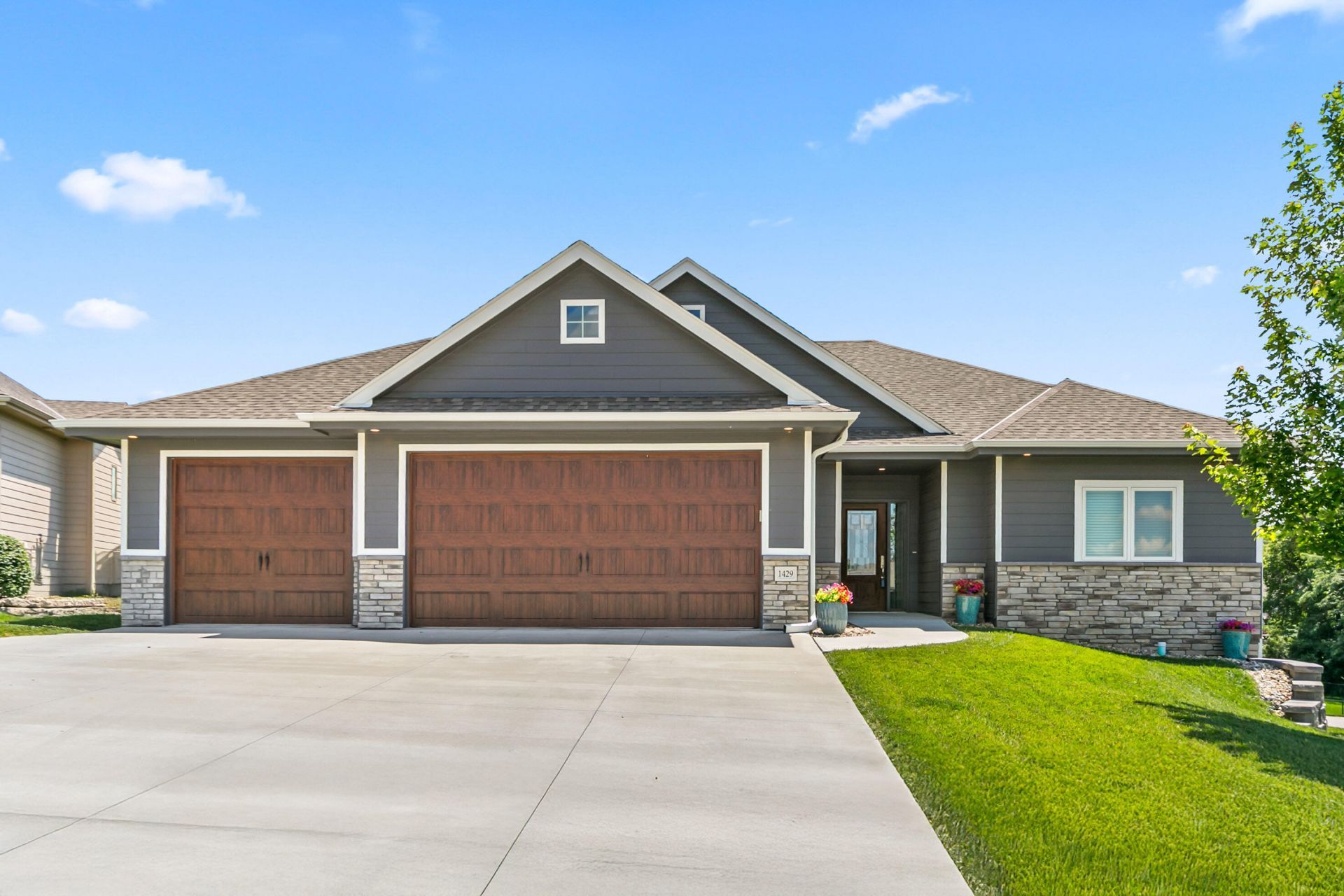 1429 S Larchmont Drive, Council Bluffs, IA 51503 Main Photo