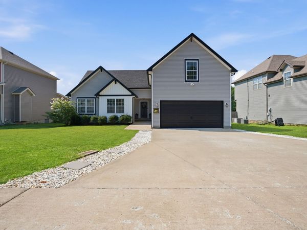 1871 Rains Rd , Clarksville, TN 37042