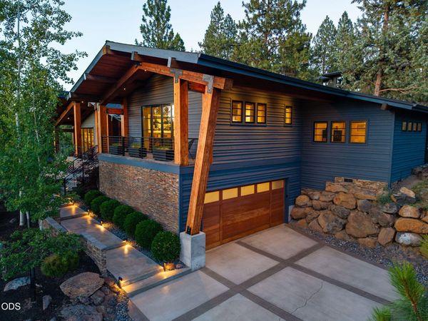 19077 Mount McLoughlin Lane, Bend, OR 97703