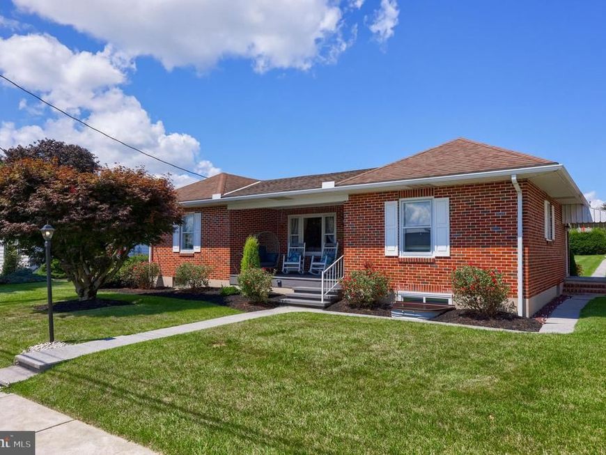 345 W Carpenter Avenue, Myerstown, PA 17067 Main Photo