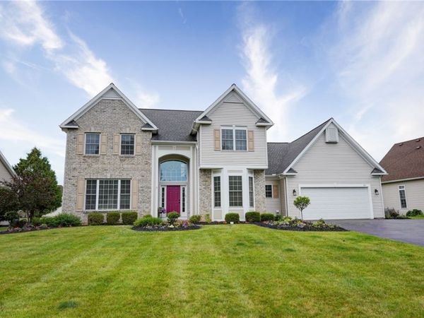 15 Coach Side Lane, Pittsford, NY 14534