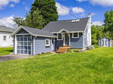 242 River Meadow Dr, Henrietta, NY 14623