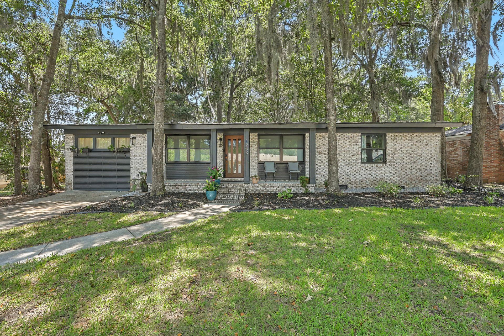 1203 Valley Drive Photo 5