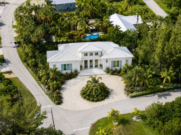101 S Bahama Drive, Duck, FL 33050