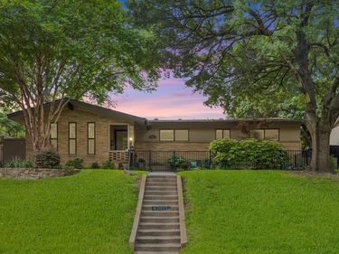 10832 Creekmere Drive , Dallas, TX 75218