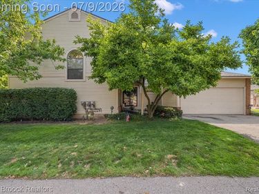 5601 Drake Hollow Drive W, West Bloomfield Twp, MI 48322